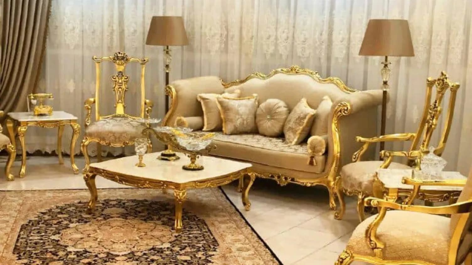 چیدمان مبل سلطنتی در خانه